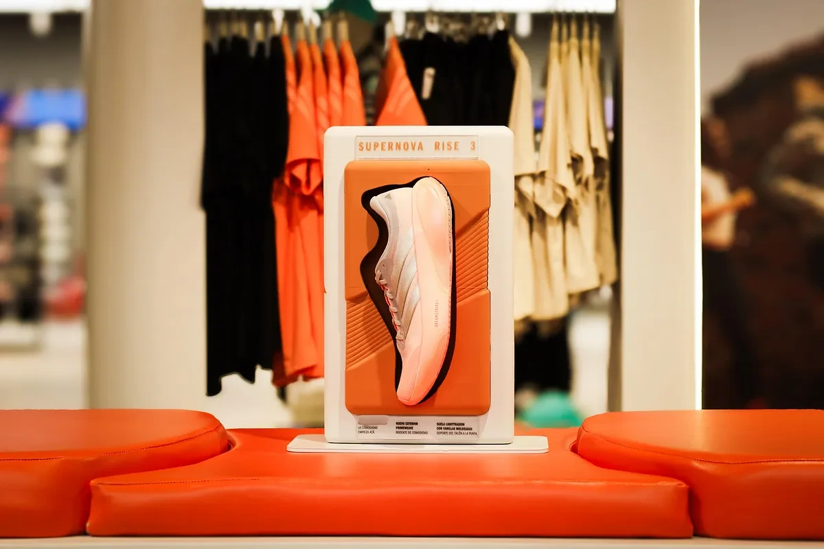 adidas Supernova Rise — counter display
