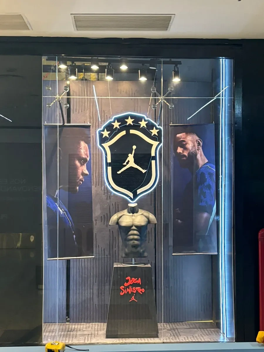 Nike Jordan — window torso